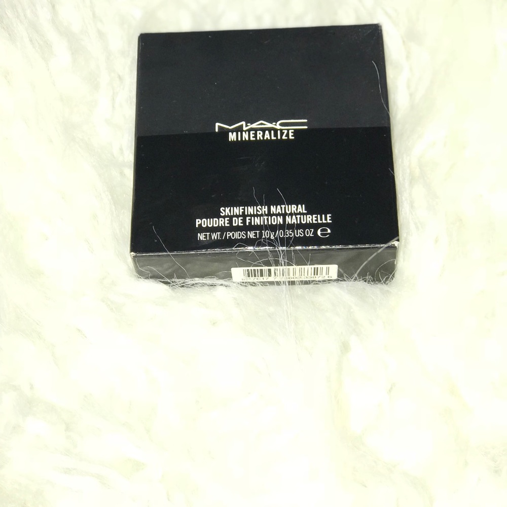 Mineralize skinfinish in color Dark Golden